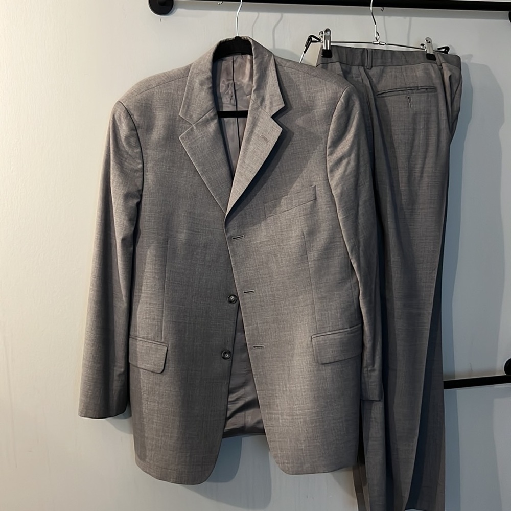 Brooks Brother Grey Suit. Size 41r jacket. 36 pants